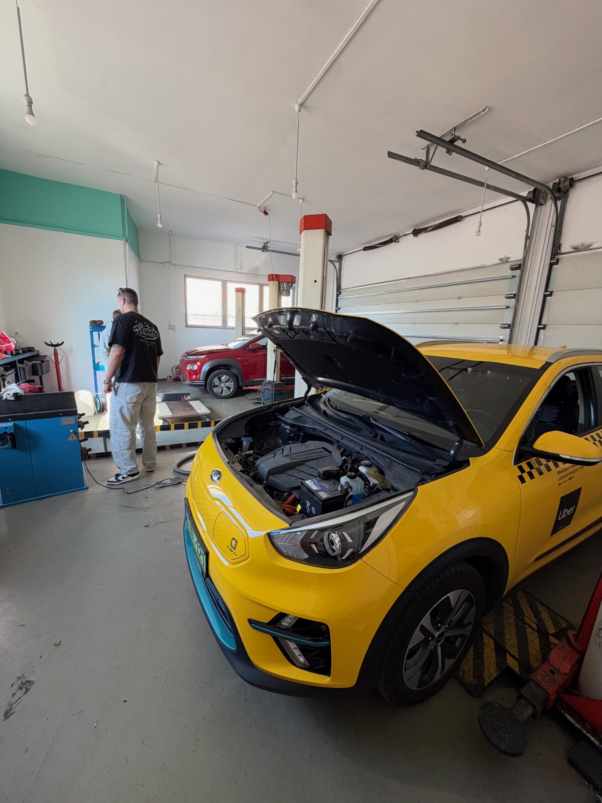 Kia e-Niro javítás közben az EV Hajtás műhelyében
